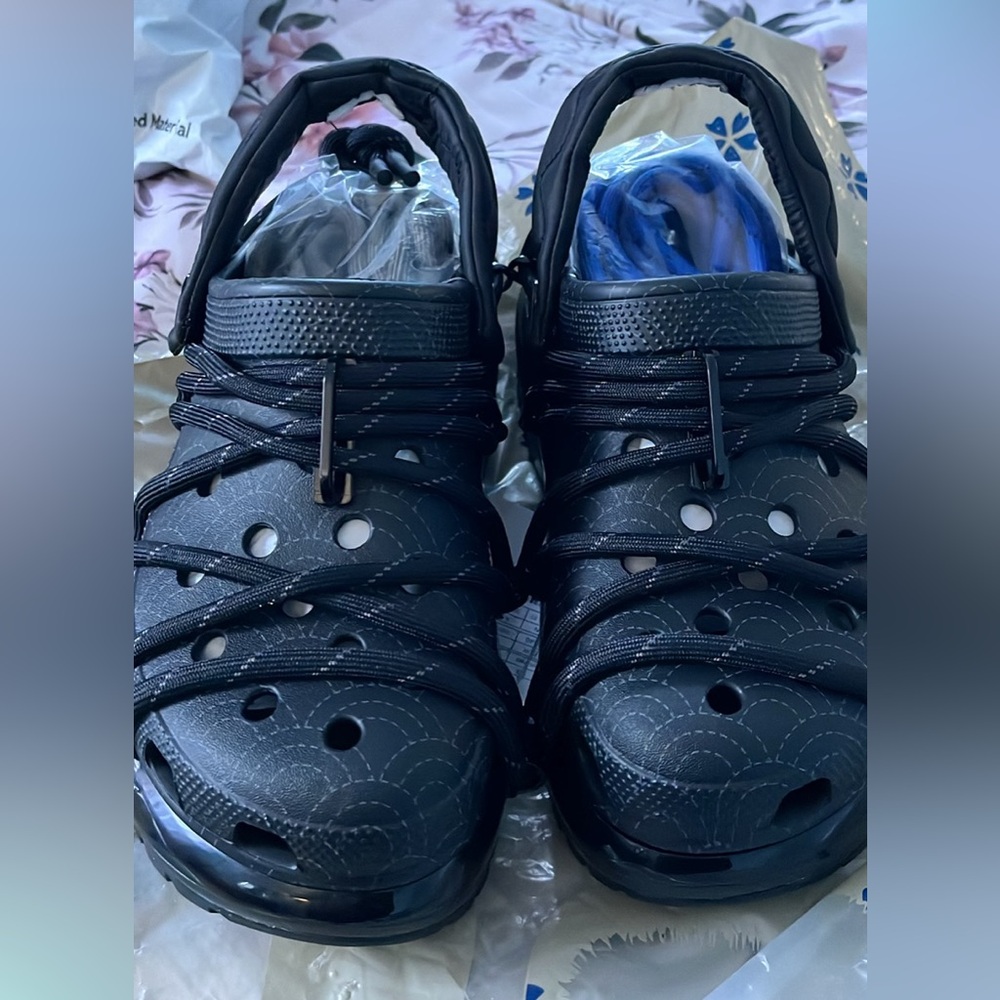 Rauw Alejandro X Crocs mega crush clogs. Women’s size 9/ men’s size 7.